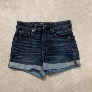 AE Super Hi-Rise Shortie Dark Wash size 2